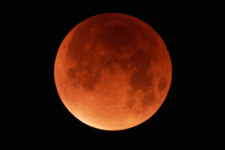 Eclipse totale de super Lune en 2015 - Auteur : Julien Crespin